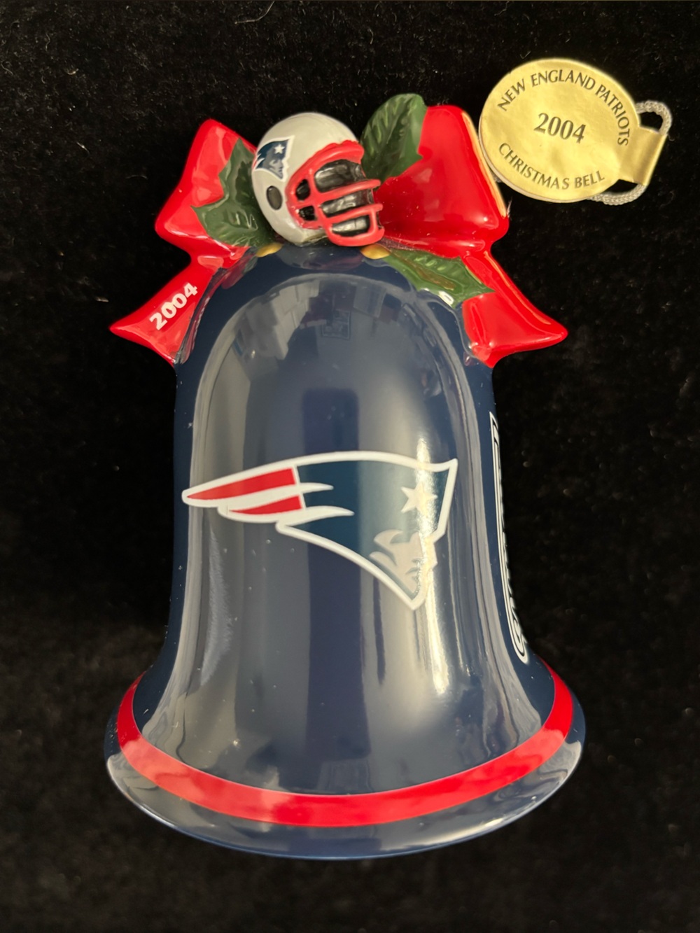New in Box New England Patriots Danbury Mint Christmas Ornament 2004 Bell Santa